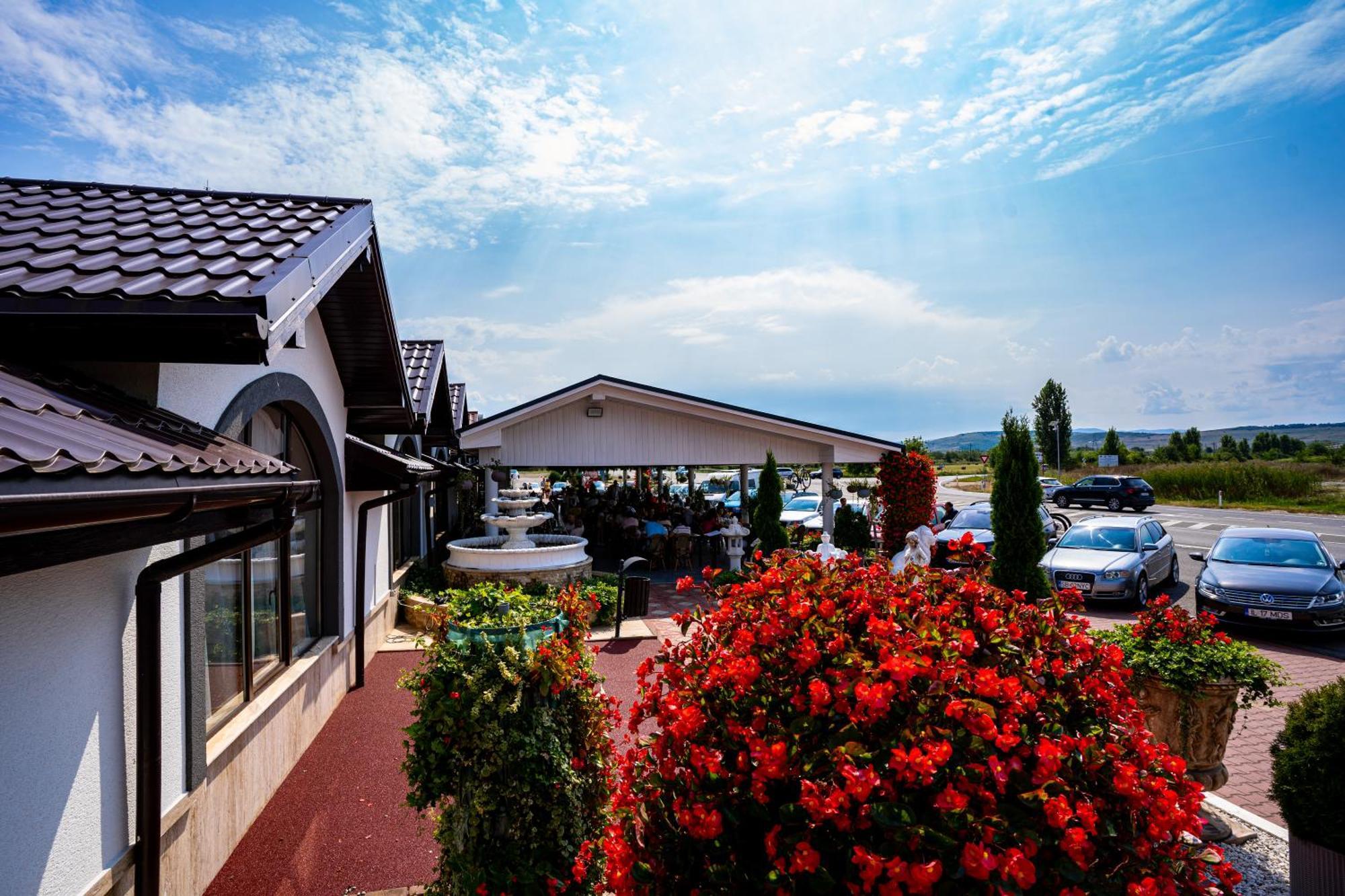 Hanul Domnesc Hotel Călan Exterior foto